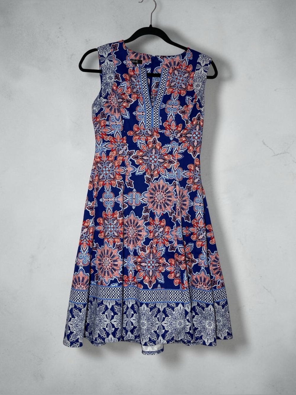 Adorne Cornelia Dress Size 0 A-Line Sleeveless Red Blue Geometric Floral V-Neck